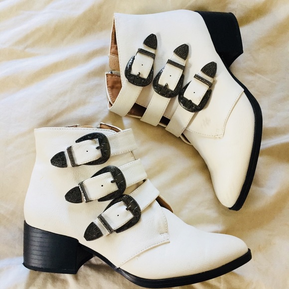qupid white booties